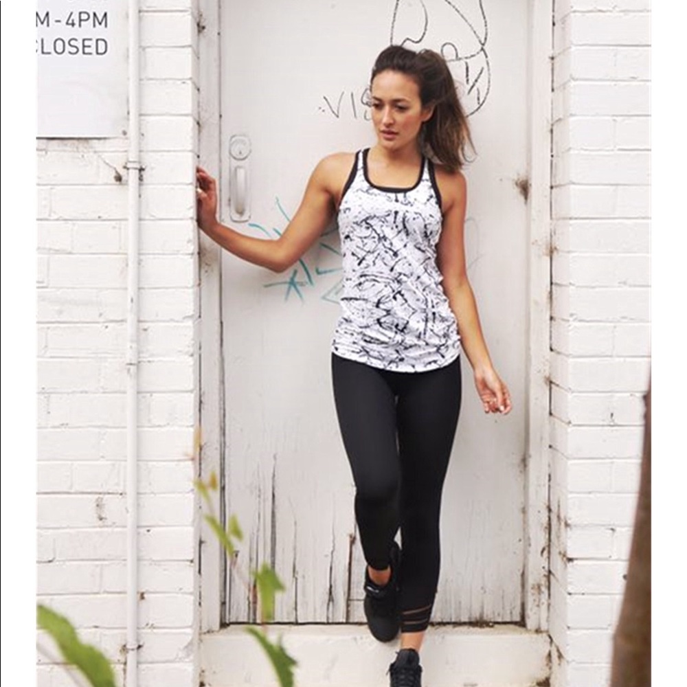 Brand NEW! Never worn workout/yoga top! 💪🏻